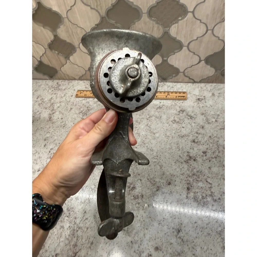 Vintage EC Simmons Keen Kutter Cast Iron Hand Crank Meat Grinder Food Chopper